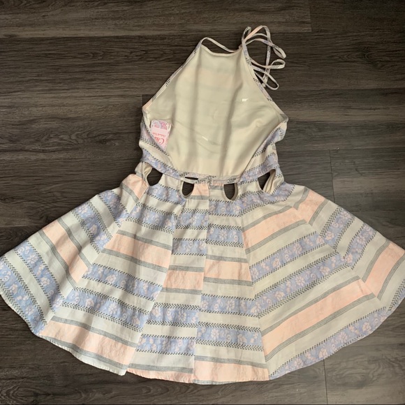 NWT Chelsea & Violet Printed Halter Cutout Dress - Picture 4 of 7